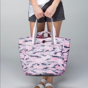 Lululemon Rare Beach Breaker Hot Pink Camo Bag
